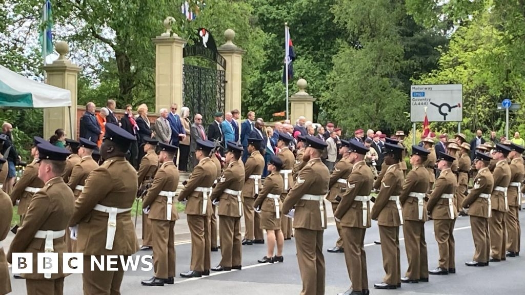 Hundreds of people gather in Bedworth for town's VE day 80 parade