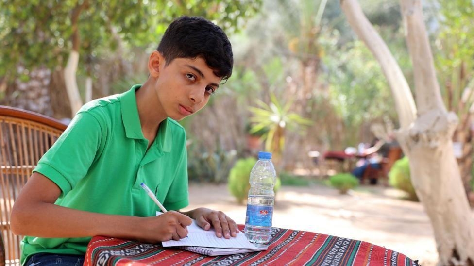 بعيداً عن المدرسة ووسط الحرب، كيف يكافح أطفال غزة للبقاء؟
