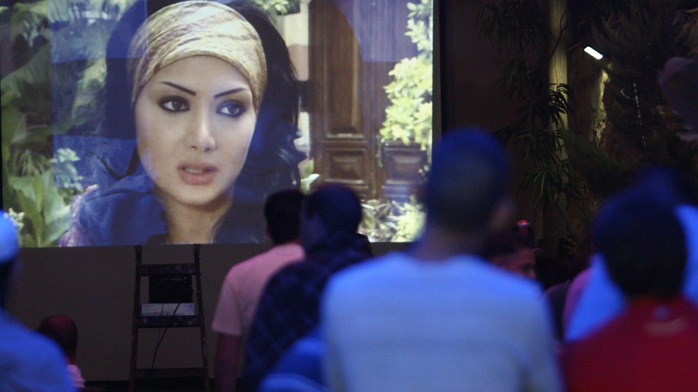وجوه جامدة وابتسامات مكلفة، هل تؤثر عمليات التجميل على مصداقية الأعمال الدرامية؟
