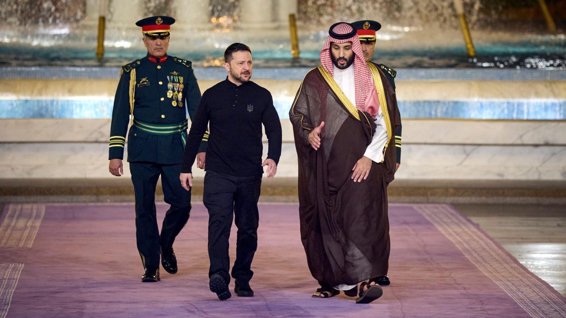 زيلينسكي يعرض في جدة خطة لوقف إطلاق نار جزئي، وموسكو تقول إن كييف شنت "أكبر هجوم بطائرات مسيرة"