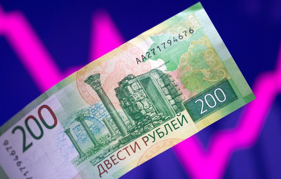 الروبل الروسي عند أعلى مستوى أمام الدولار في أسبوع