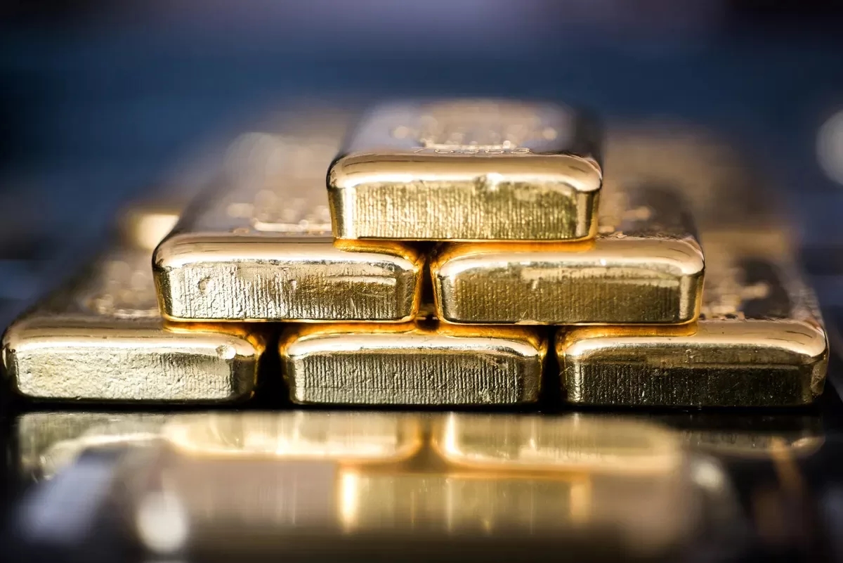 «جولدمان ساكس» يتمسك برأيه بعدم فرض رسوم جمركية على الذهب