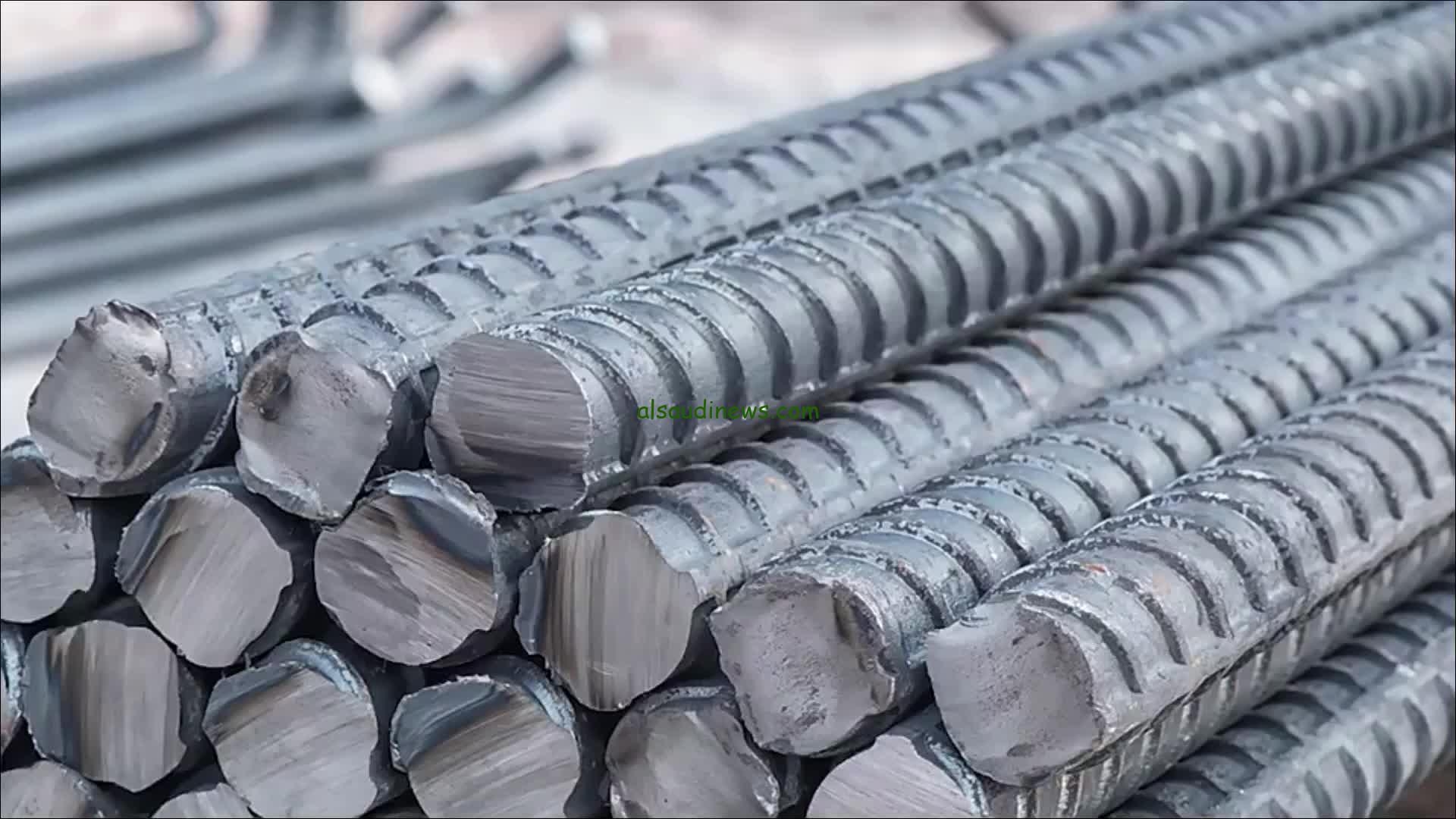سعر الحديد يواصل خسائره وسط حذر بشأن آفاق الطلب