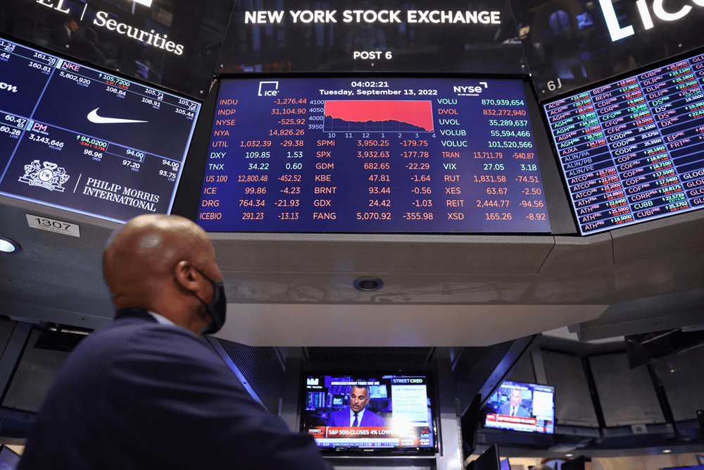 تراجع الأسهم الأمريكية بعد تهديدات ترامب بفرض رسوم جمركية على أوروبا