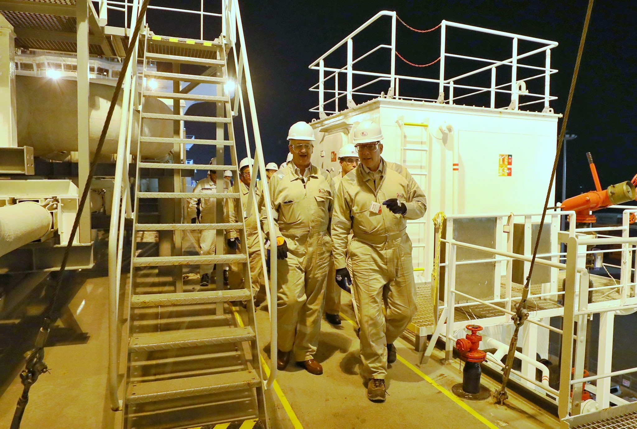 وزير البترول يتابع تجهيز سفينة التغييز "Energos Power" بميناء الإسكندرية