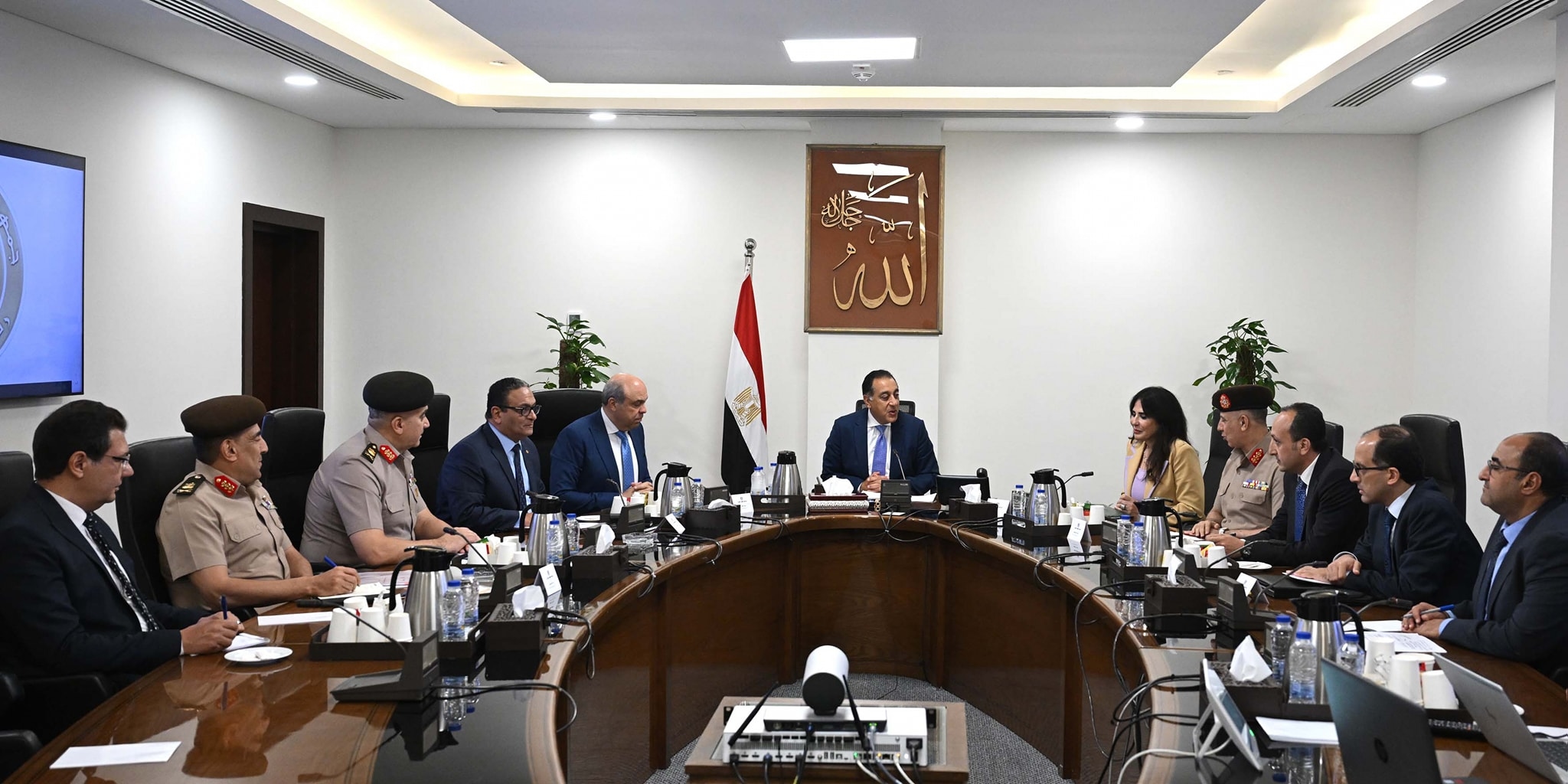رئيس الوزراء يتابع الإجراءات التنفيذية لمشروع "مبنى 4" بمطار القاهرة الدولى