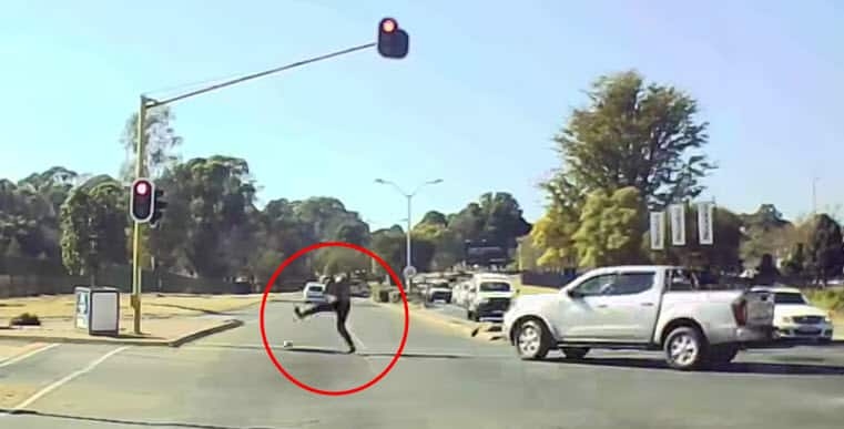 Watch: ‘Beggar' kicks bread donation across road in Krugersdorp