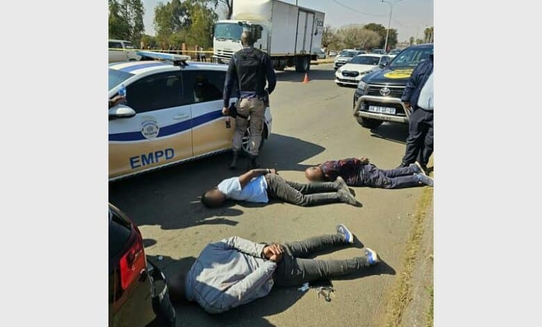 Alleged vehicle theft gang caught on R59 in Alberton