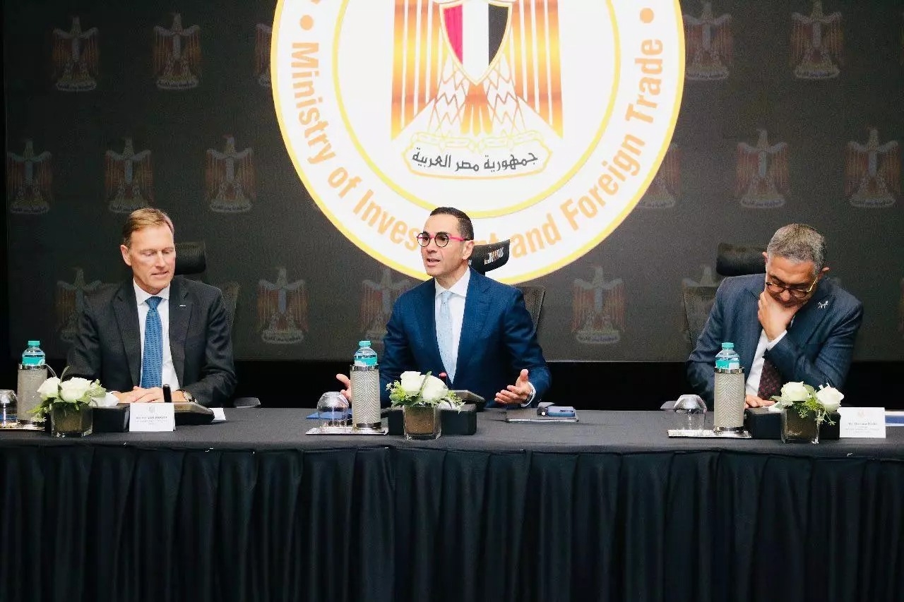 Egypt's Investment Minister discusses cooperation with leading French companies