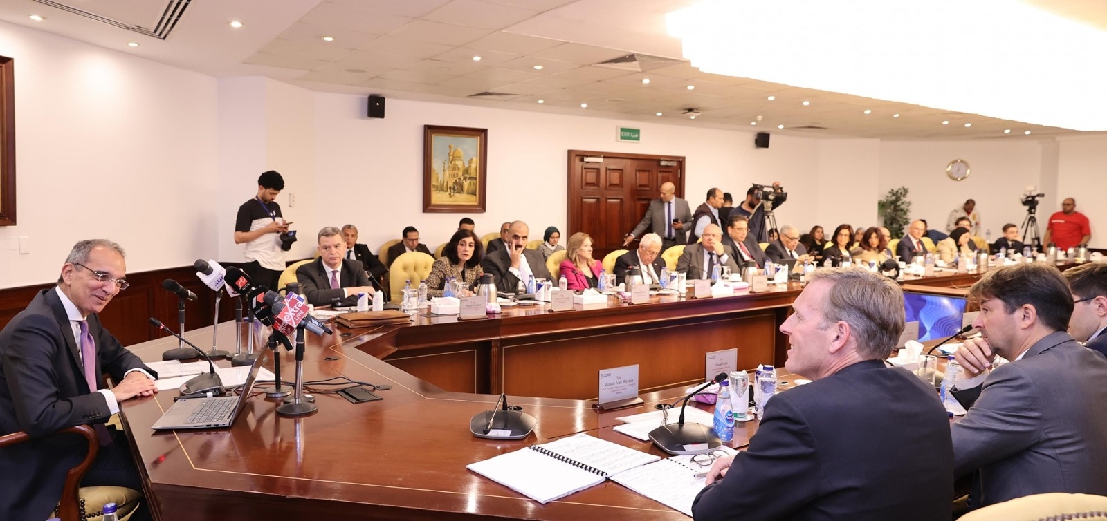 Communications Minister considers new French investments with MEDEF delegation
