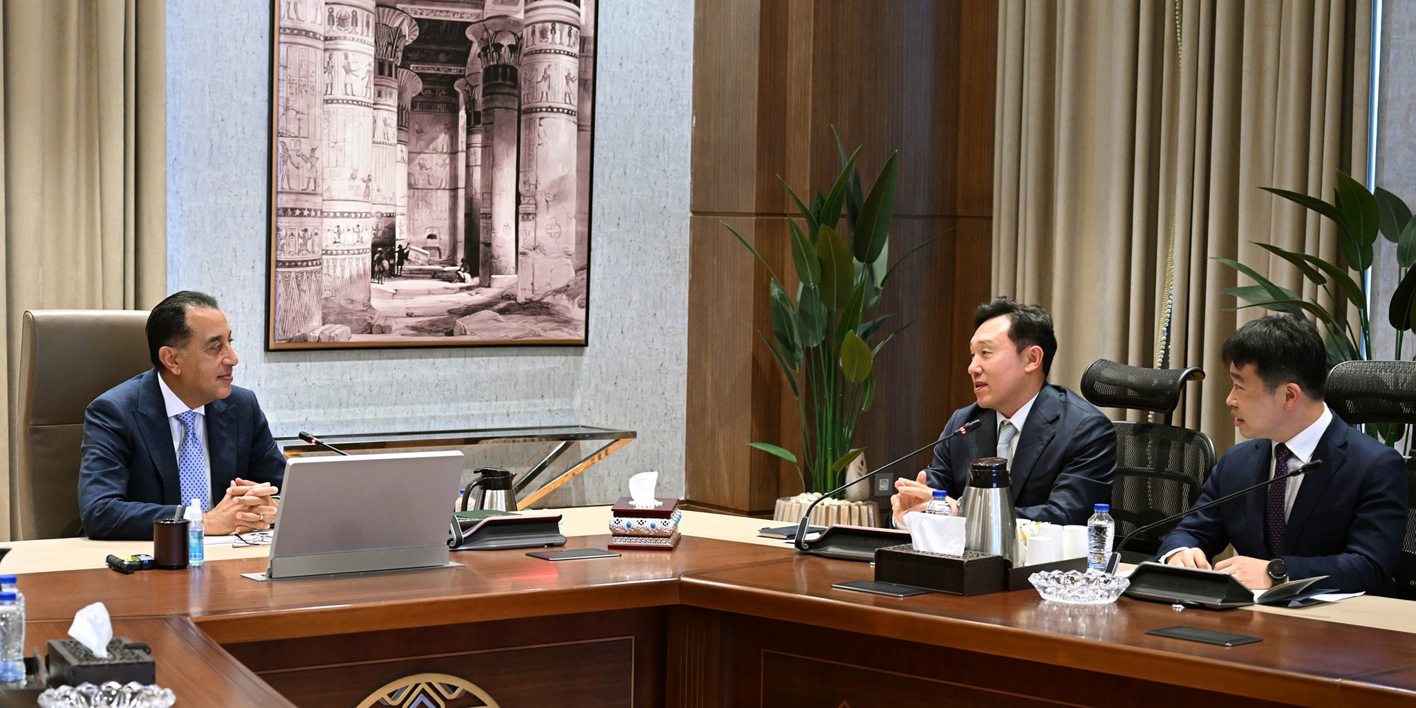 Egypt's PM meets Samsung, stresses importance of localising advanced tech industries
