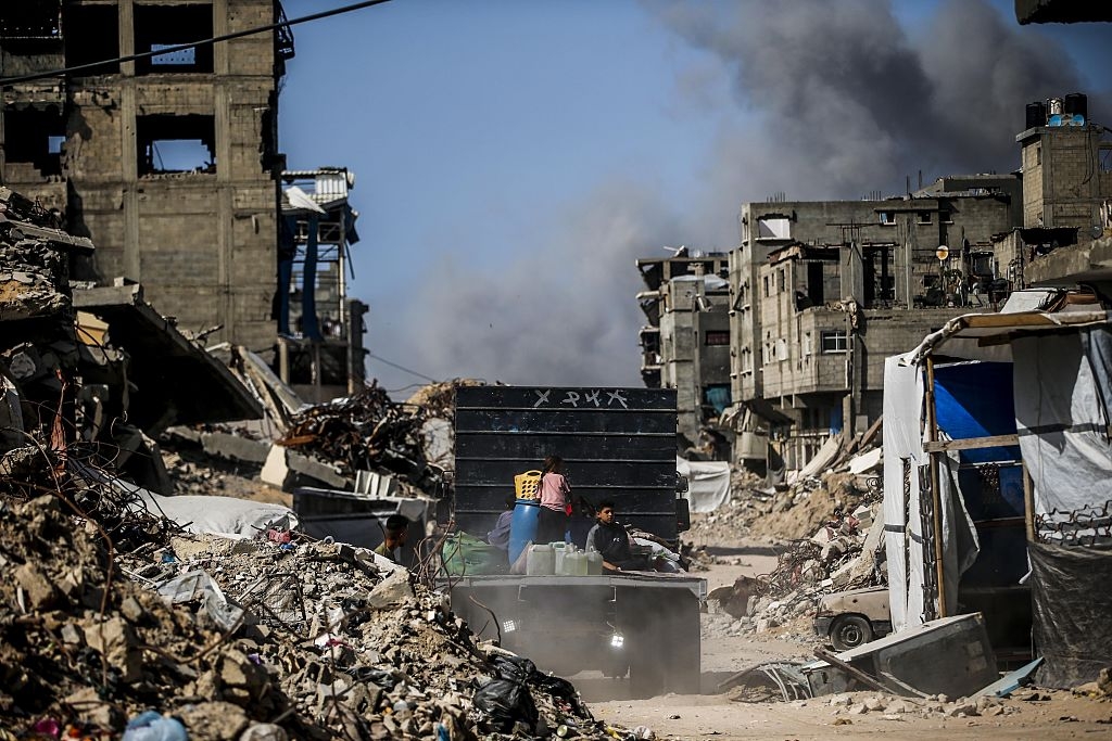 Israel expands ground offensive in Gaza as humanitarian crisis reaches critical point