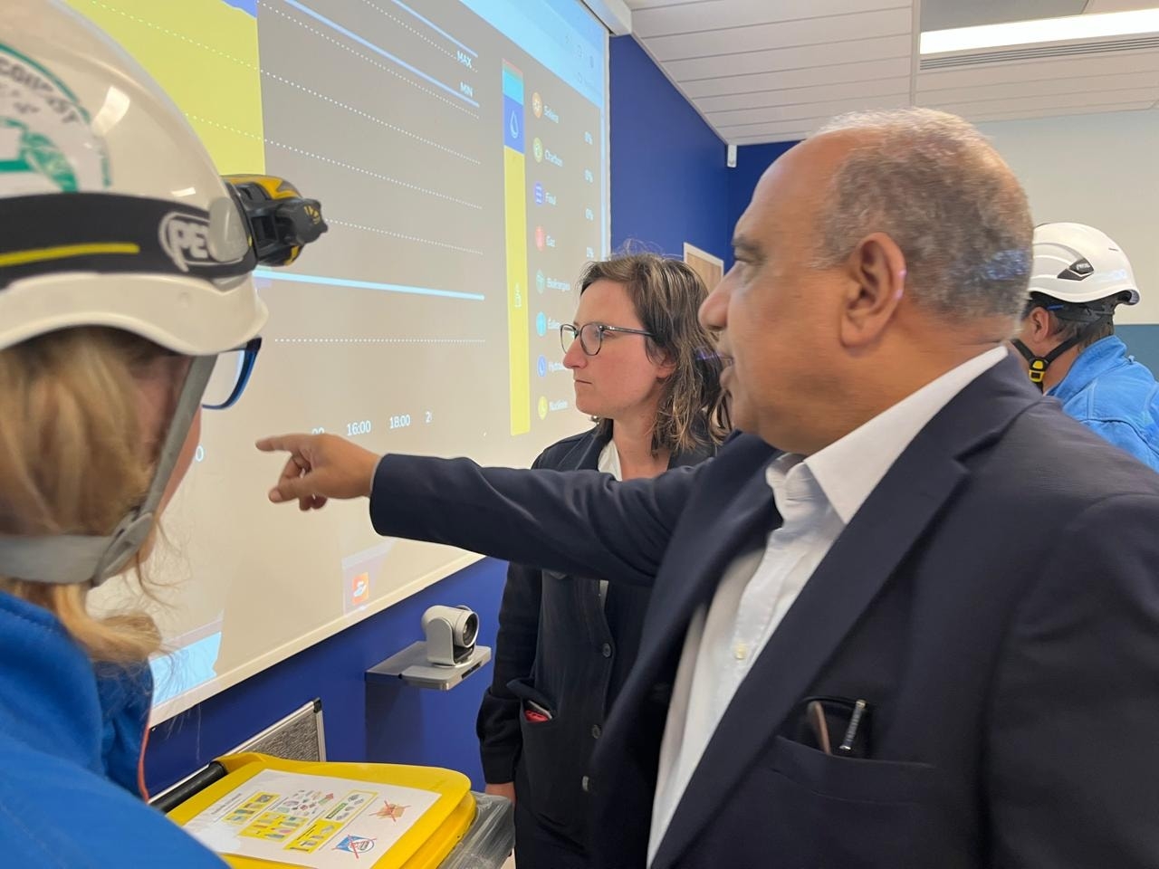 Electricity Minister visits Europe's largest pumped-storage hydropower station to discuss renewable integration