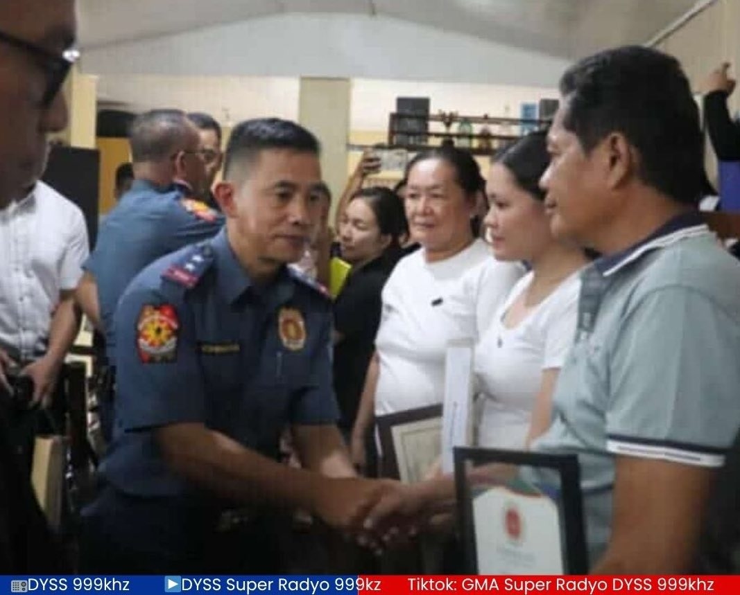PNP officials visit wake of Cebu cop killed while responding to alarm
