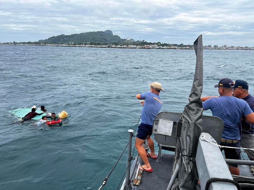 4 rescued from capsized boat off Tawi-Tawi