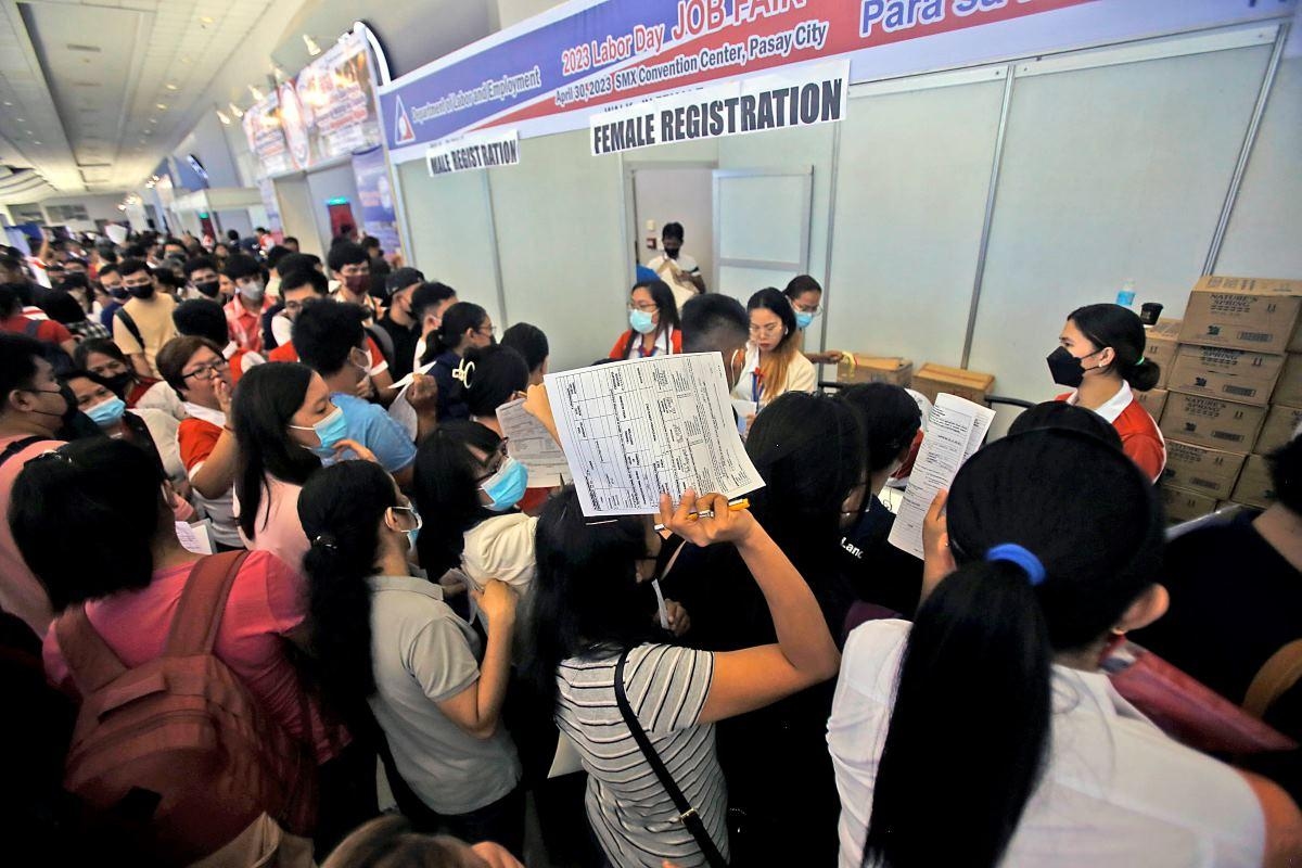 Jobless Pinoys decline to 1.95M in June 2025