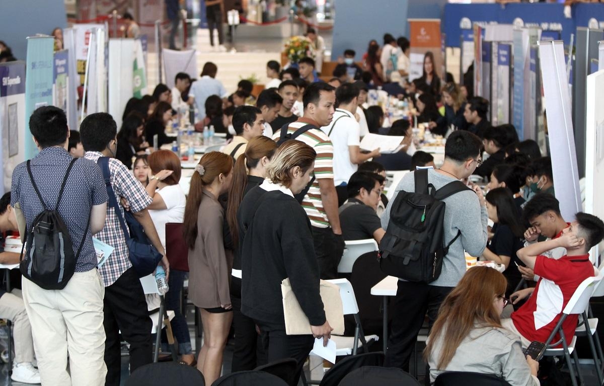 Jobless Filipinos rose to 2.06M in April 2025, says PSA