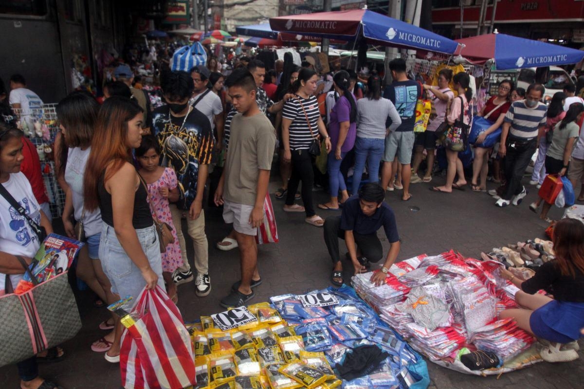 SWS: 50% of Filipino families rate themselves poor