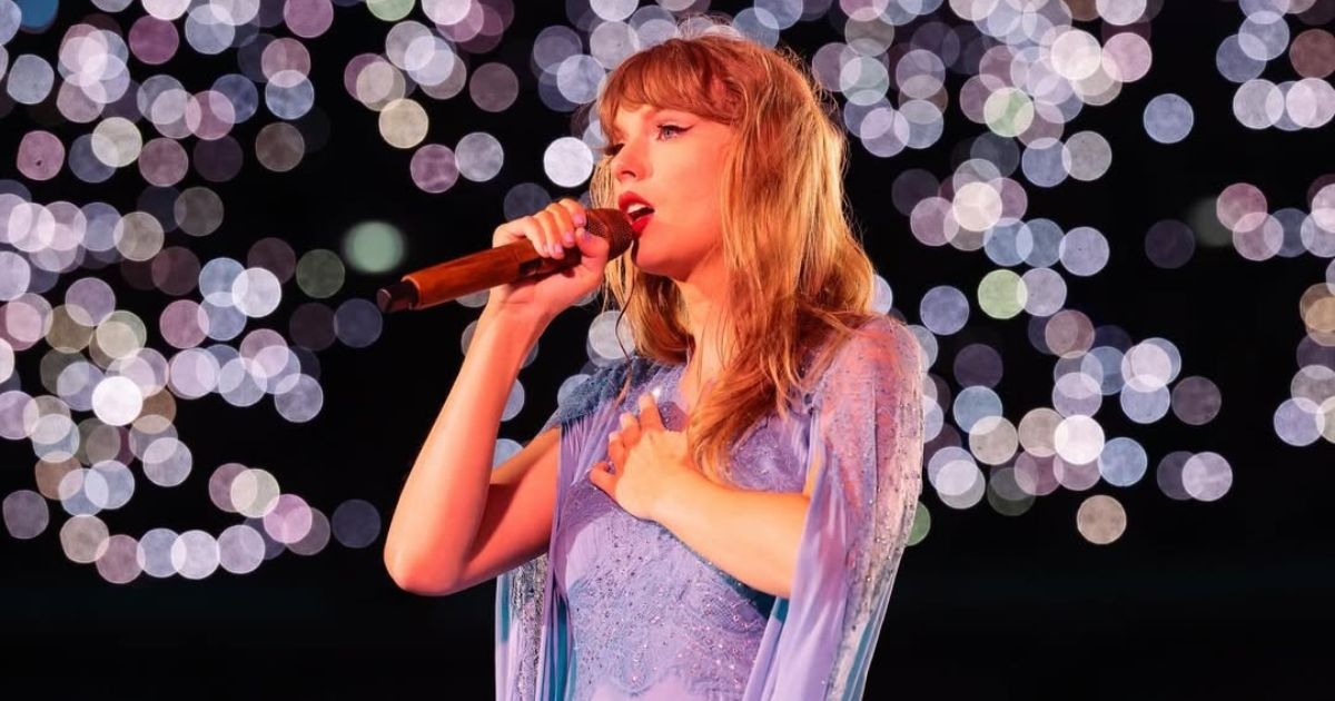 Taylor Swift buys back rights to old music