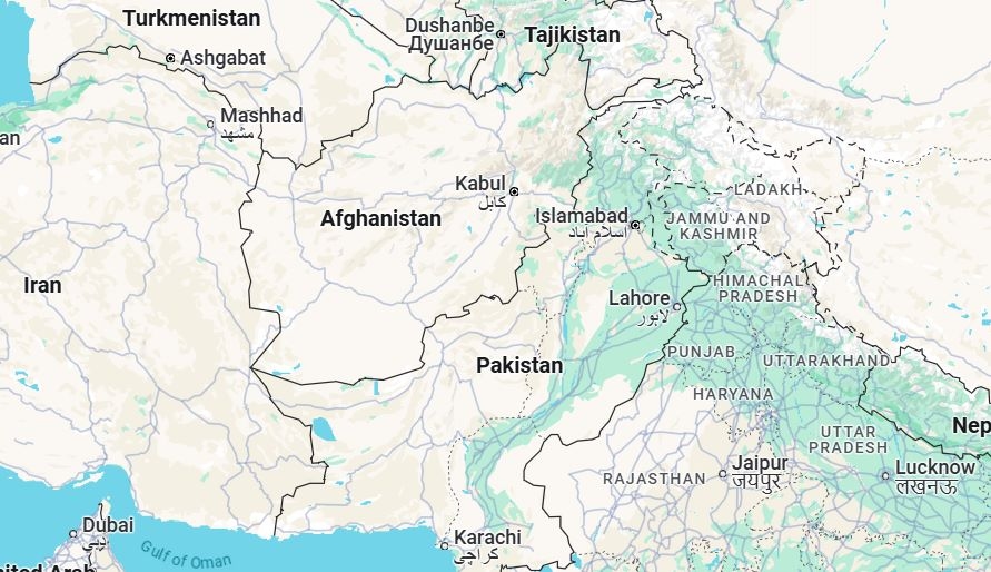 Suicide bombing kills 13 Pakistani soldiers near Afghan border, army says
