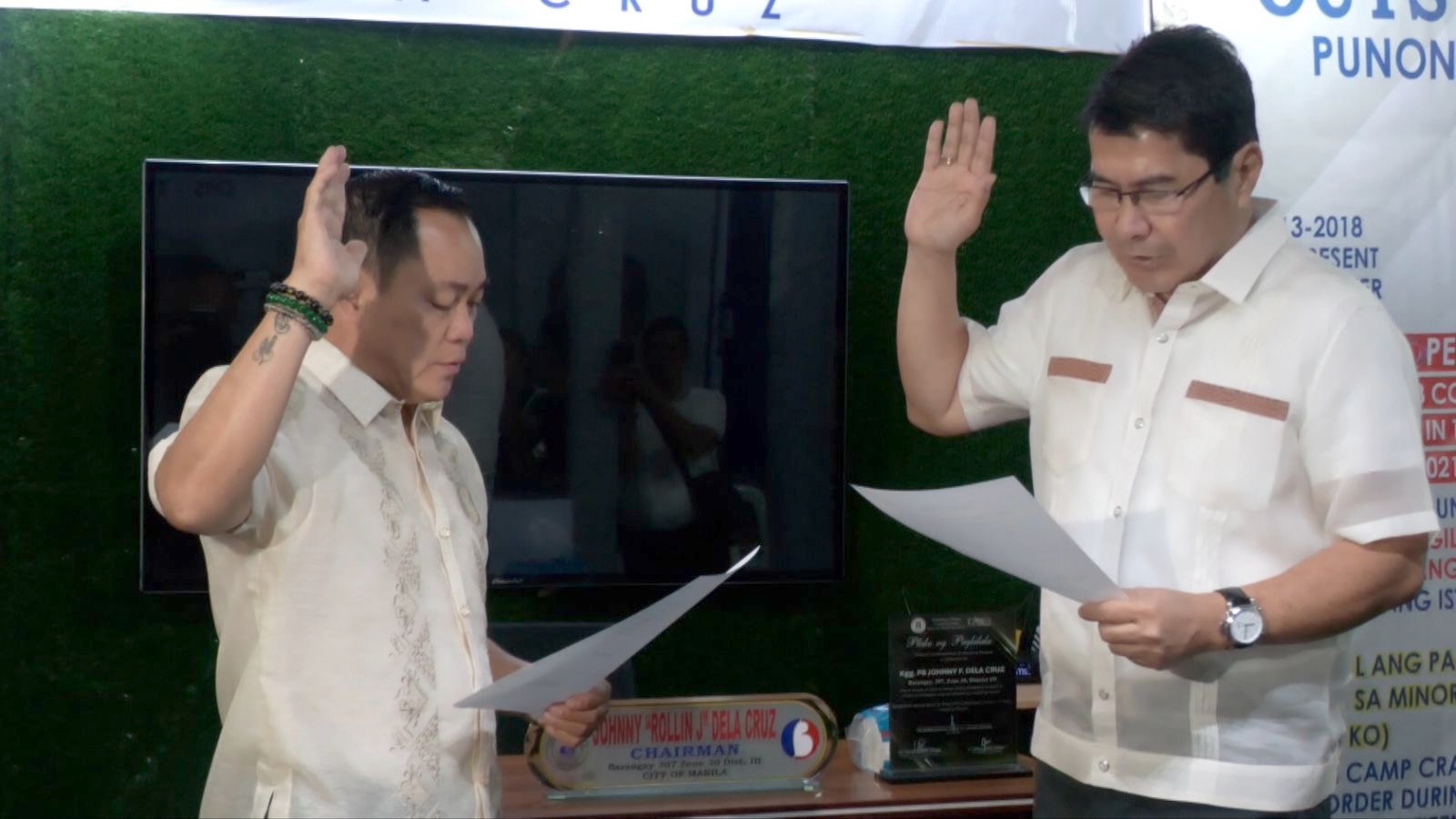 Erwin Tulfo takes oath as senator before barangay captain in Quiapo