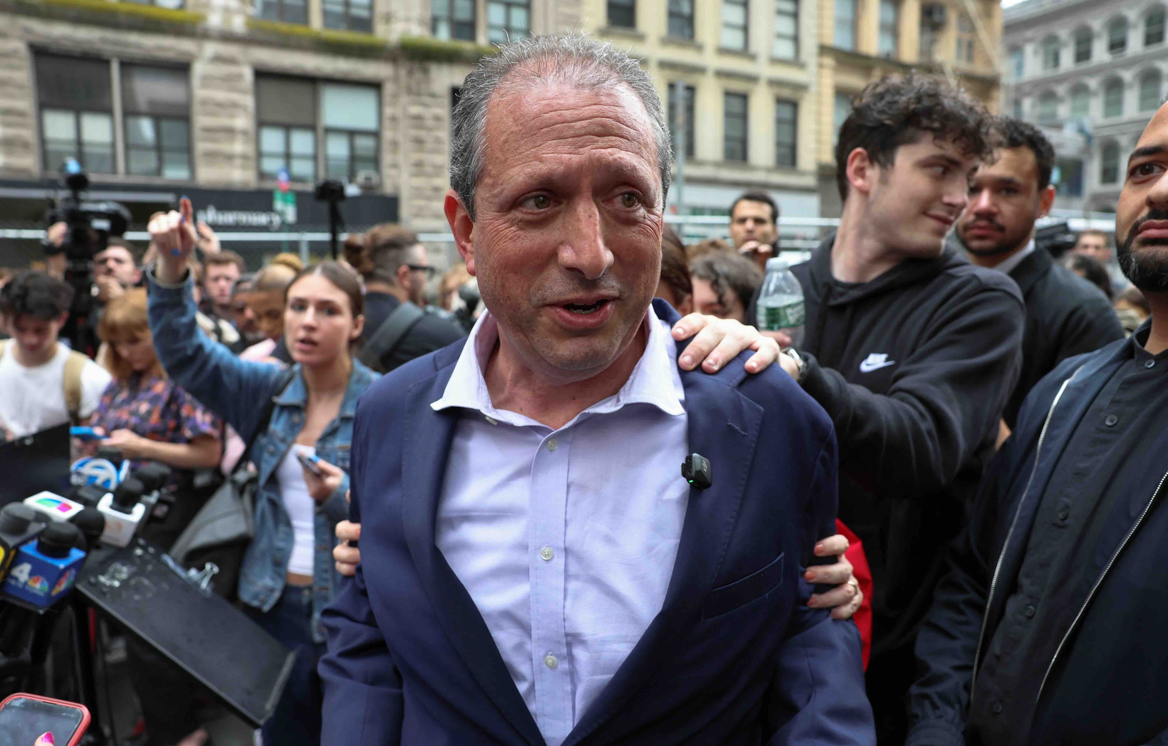 NYC mayoral candidate Brad Lander arrested at immigration court
