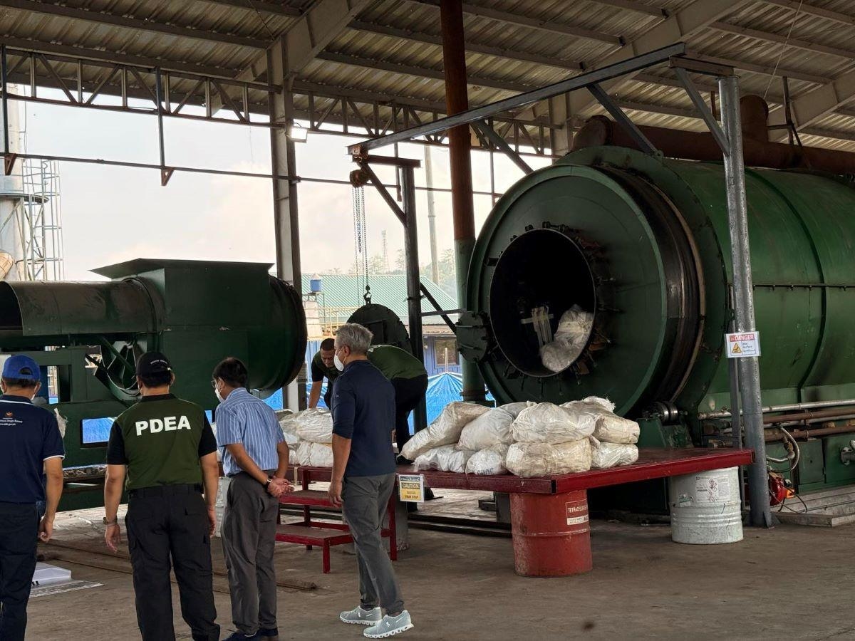 Marcos witnesses drug destruction in Tarlac