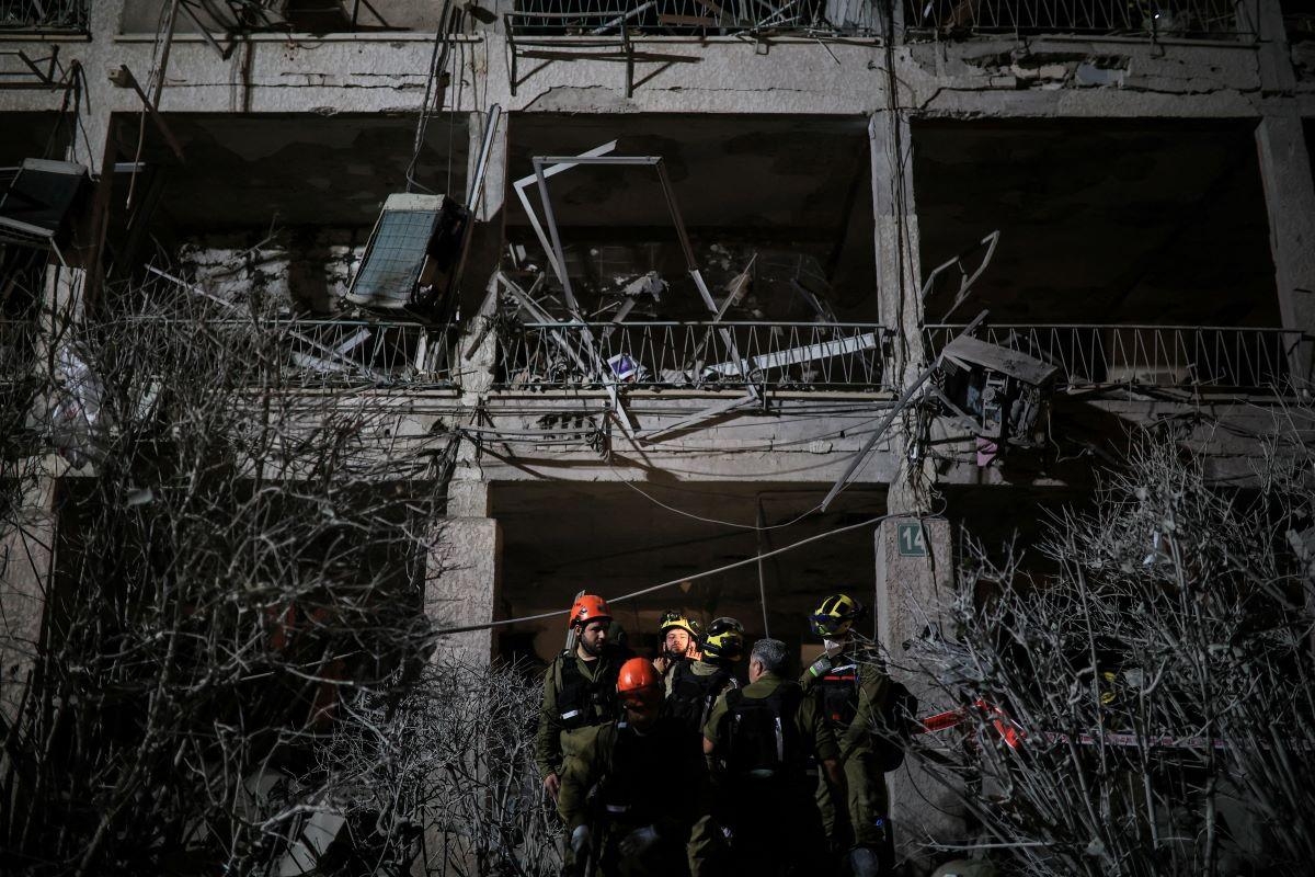 Iran strikes back at Israel with missiles over Jerusalem, Tel Aviv