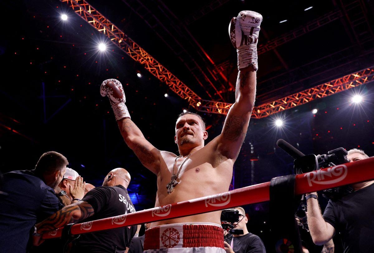 Usyk demolishes Dubois with fifth-round knockout to reclaim undisputed crown