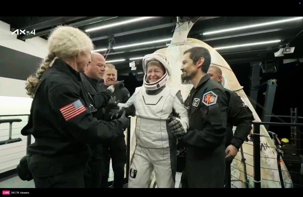Private spaceflight ends with a Pacific splashdown for astronauts from India, Poland and Hungary