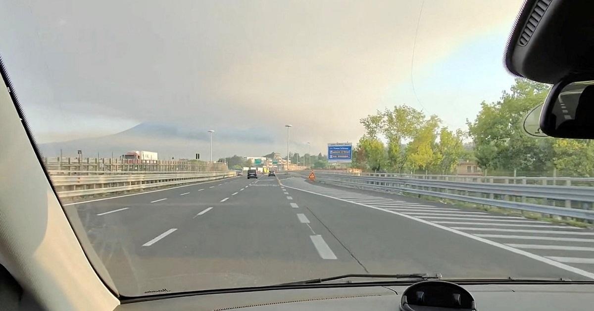 Italy's Mount Vesuvius closed to tourists as wildfire rages