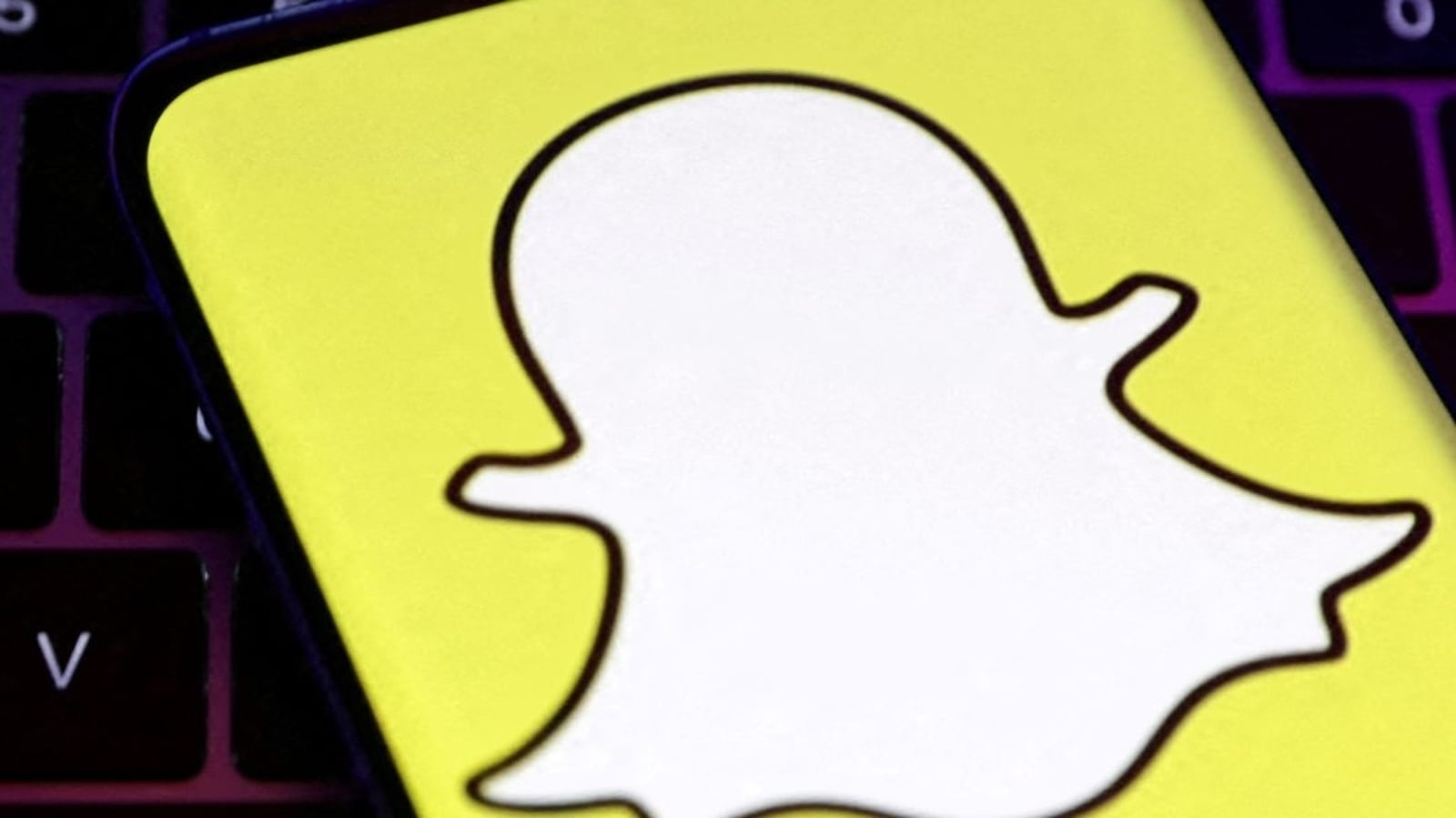 Snap to launch smart glasses for users in 2026 in challenge to Meta
