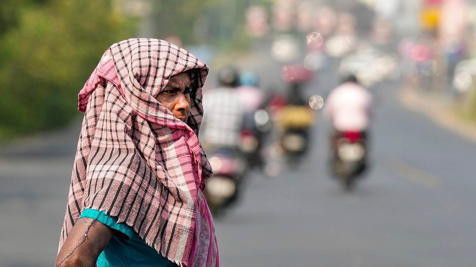 Heatwave grips Telangana, temperatures breach 45-degree mark