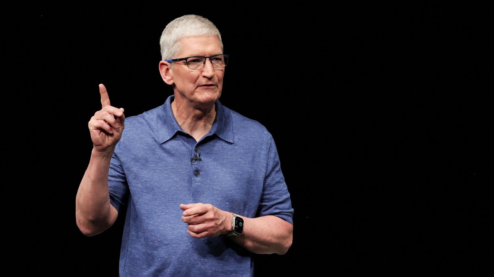 Apple needs a new CEO to survive the high-stakes AI race, analysts warn