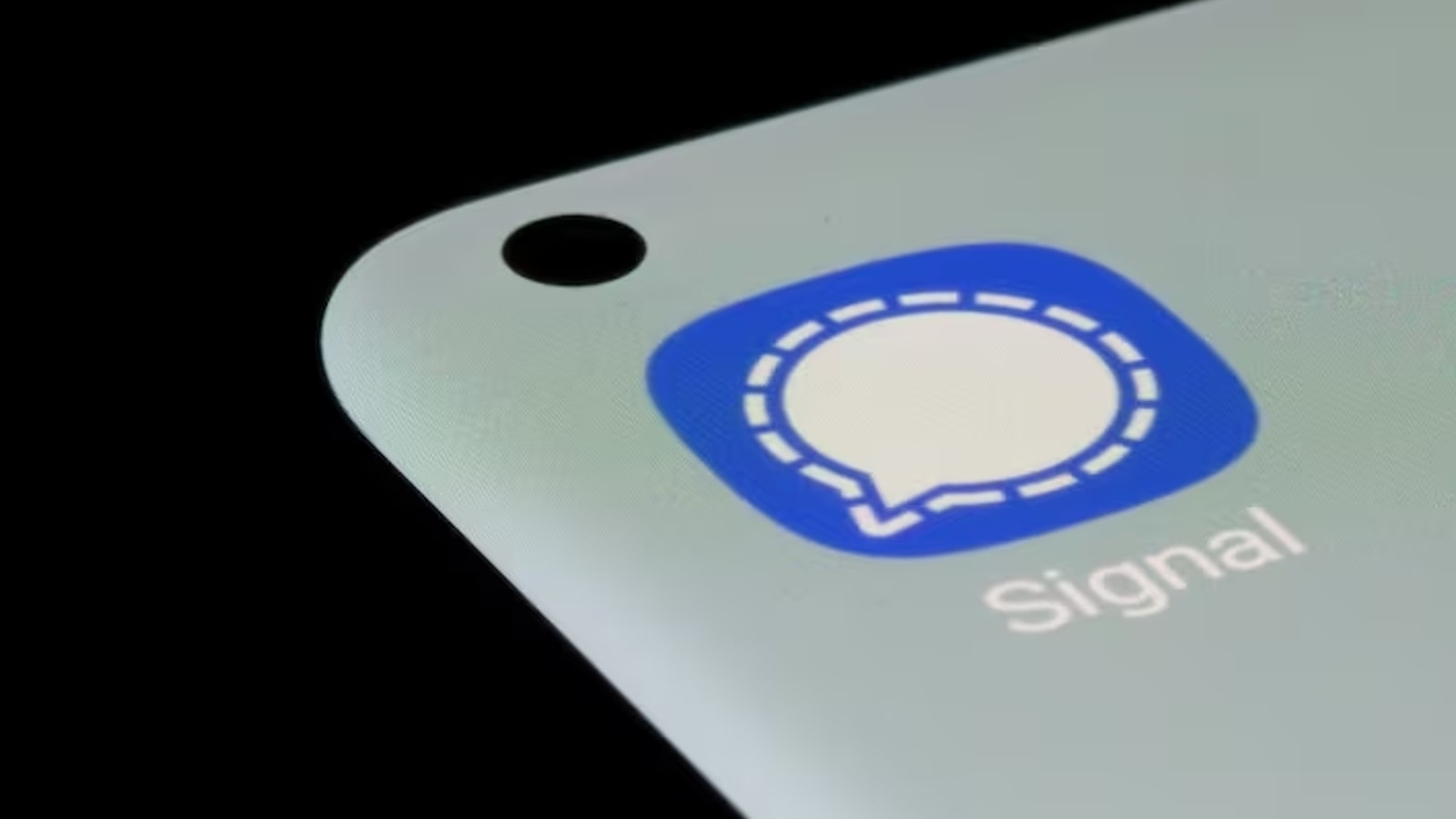 Signal rolls out new update to shield chats from Microsoft's Recall AI feature