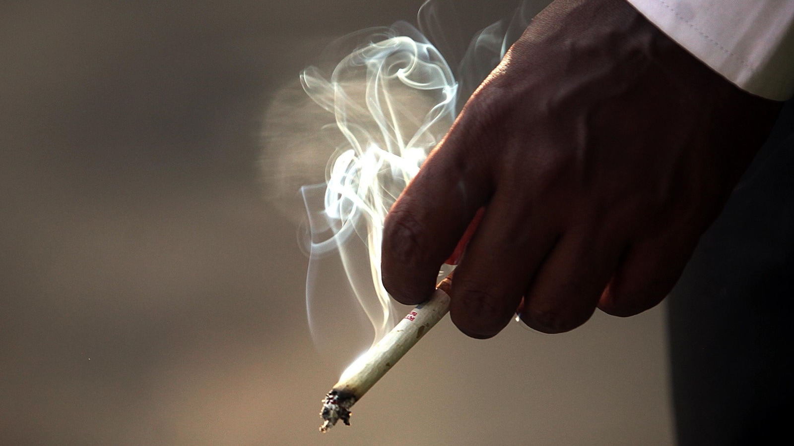 Karnataka raises legal age to buy tobacco products to 21, bans hookah bars