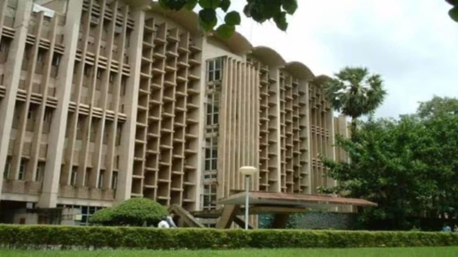 IIT Bombay introduces e-Post Graduate Diploma in Integrated Circuits