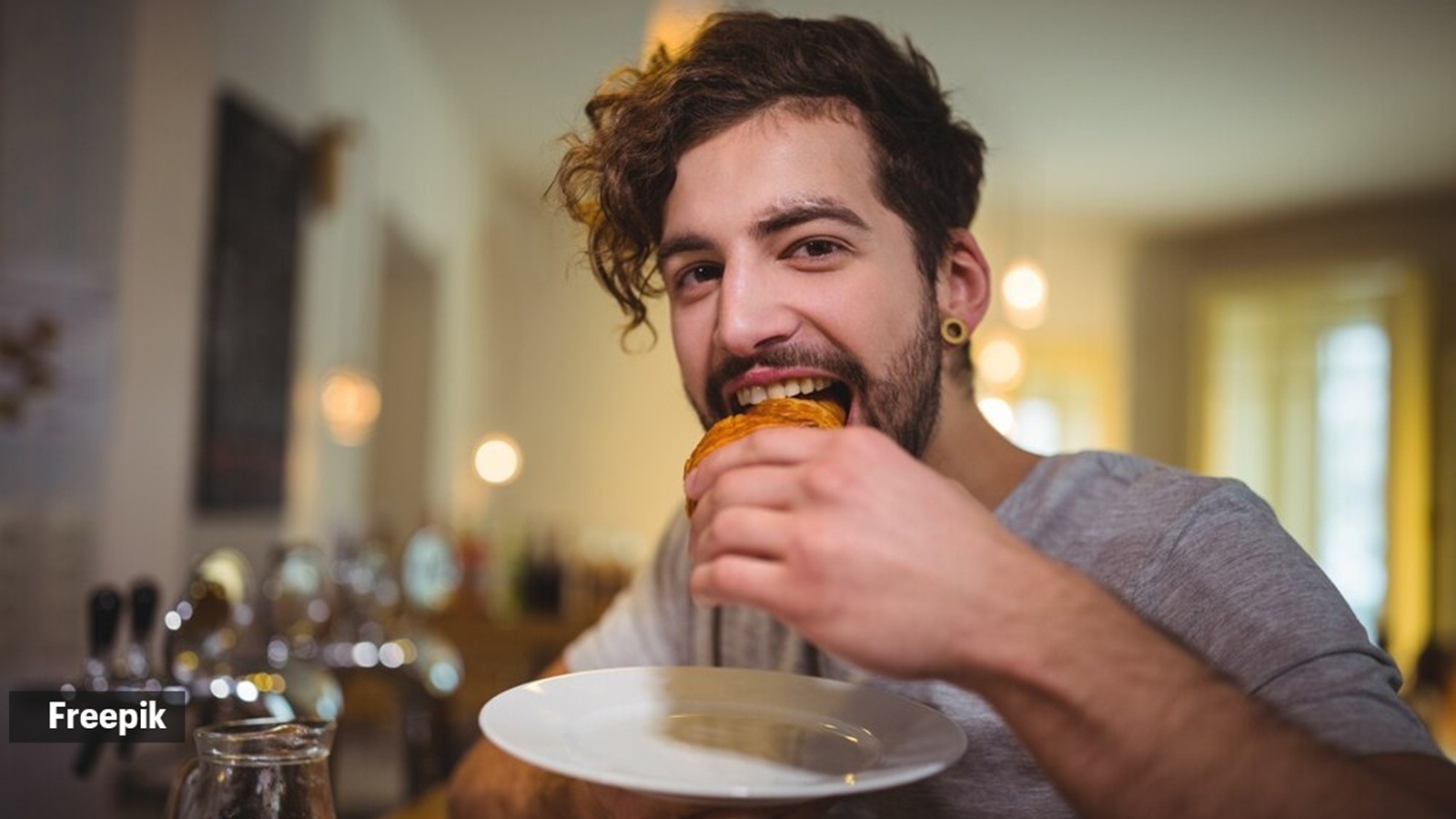 This is what happens inside the stomach when you eat very quickly