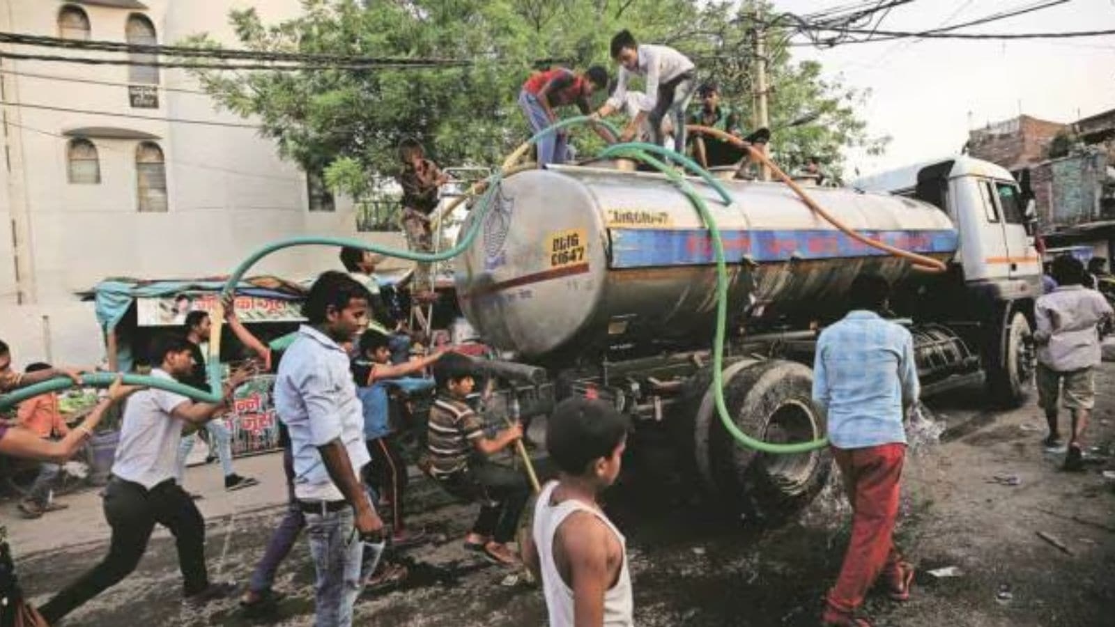 ‘Complaints going unheard': Water crisis in Gurgaon's Sectors 40, 57; residents hire tankers by the dozen