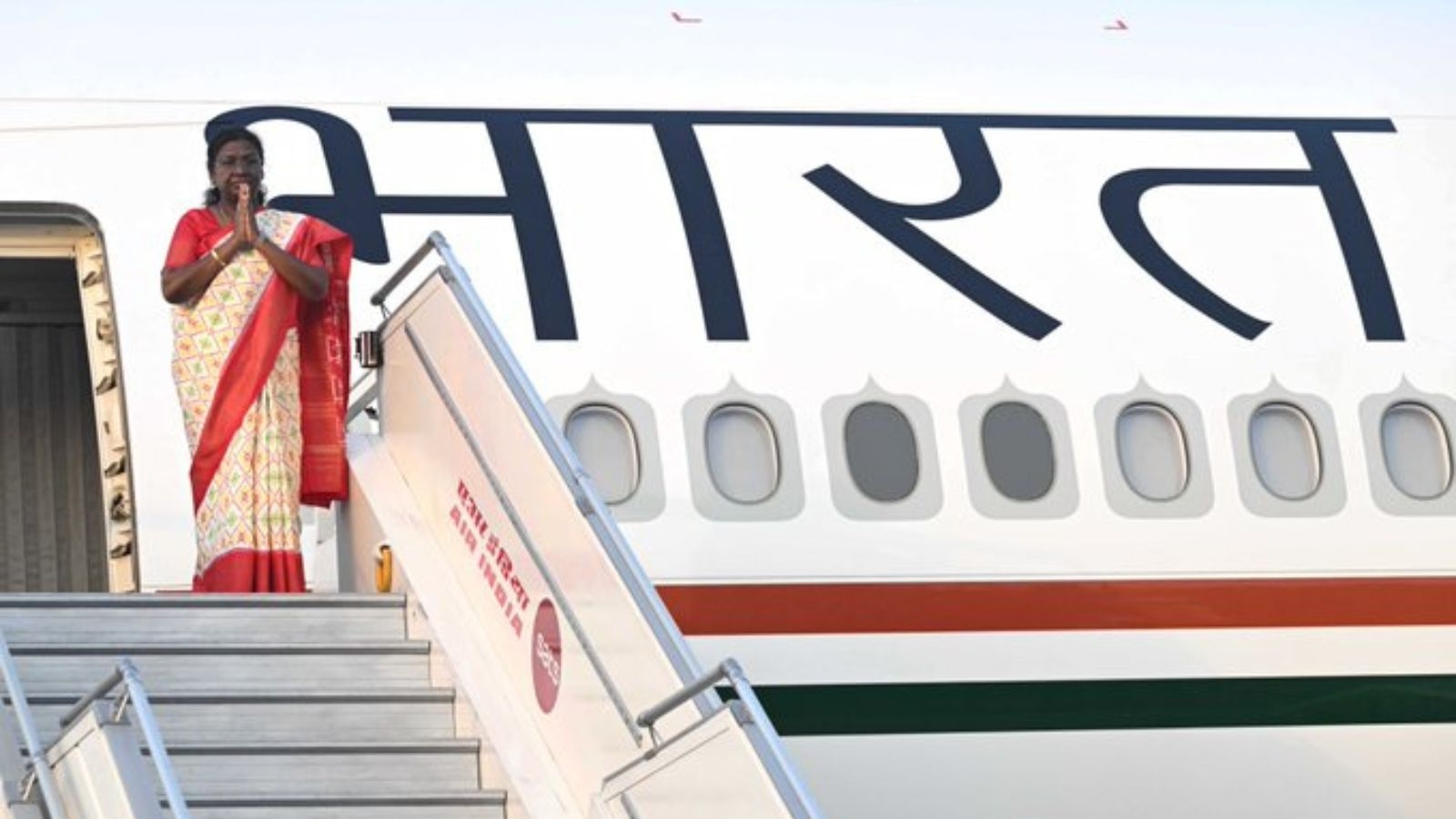 President Murmu departs for Vatican City to attend Pope Francis' funeral