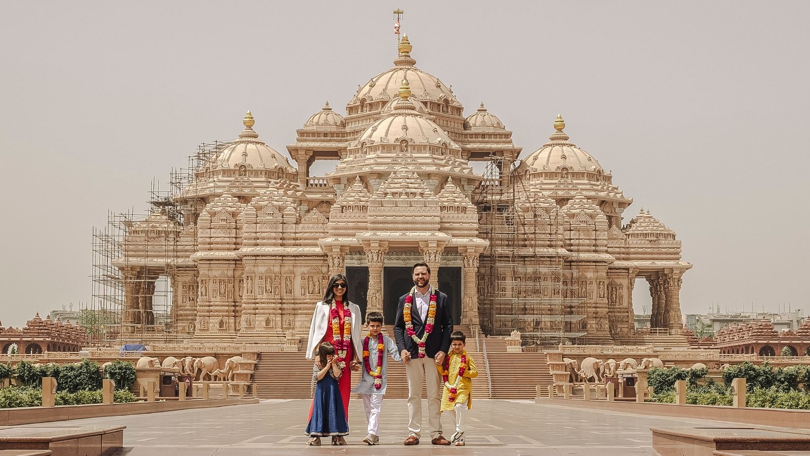 Vances' date with Akshardham Temple, emporium at Janpath