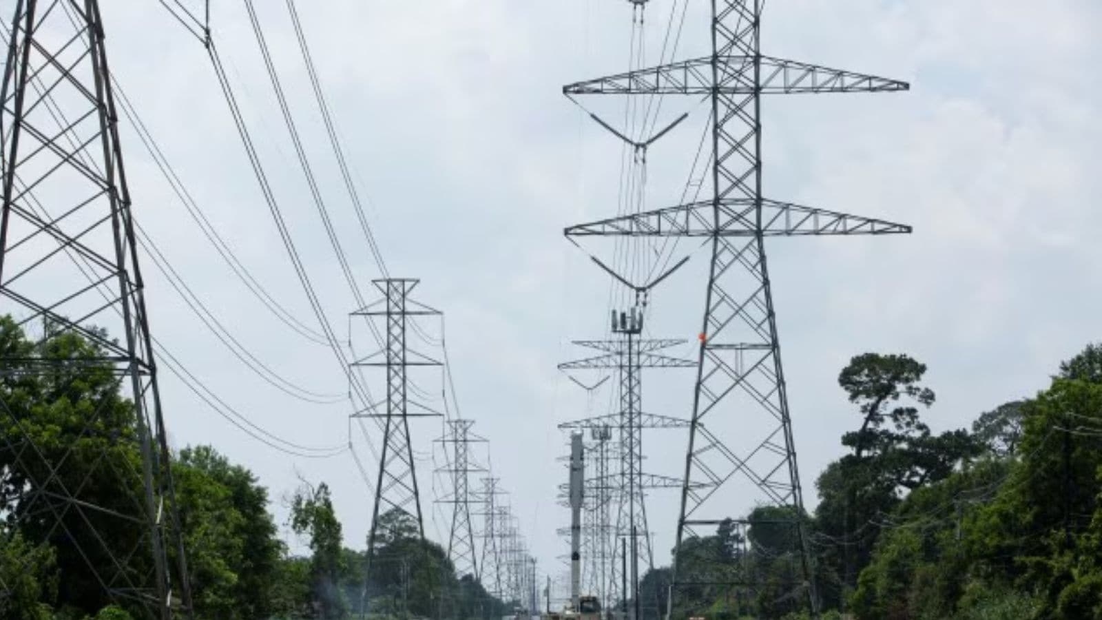 Peak power demand in Delhi surges to 6,000 MW, highest in three years