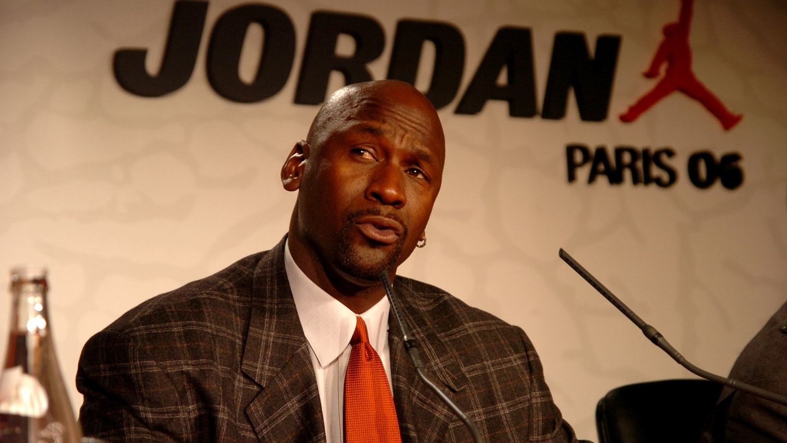 Inside basketball legend Michael Jordan's 56,000 sq foot estate that has nine bedrooms, 15 full bathrooms, four half-baths, and a 14-car garage