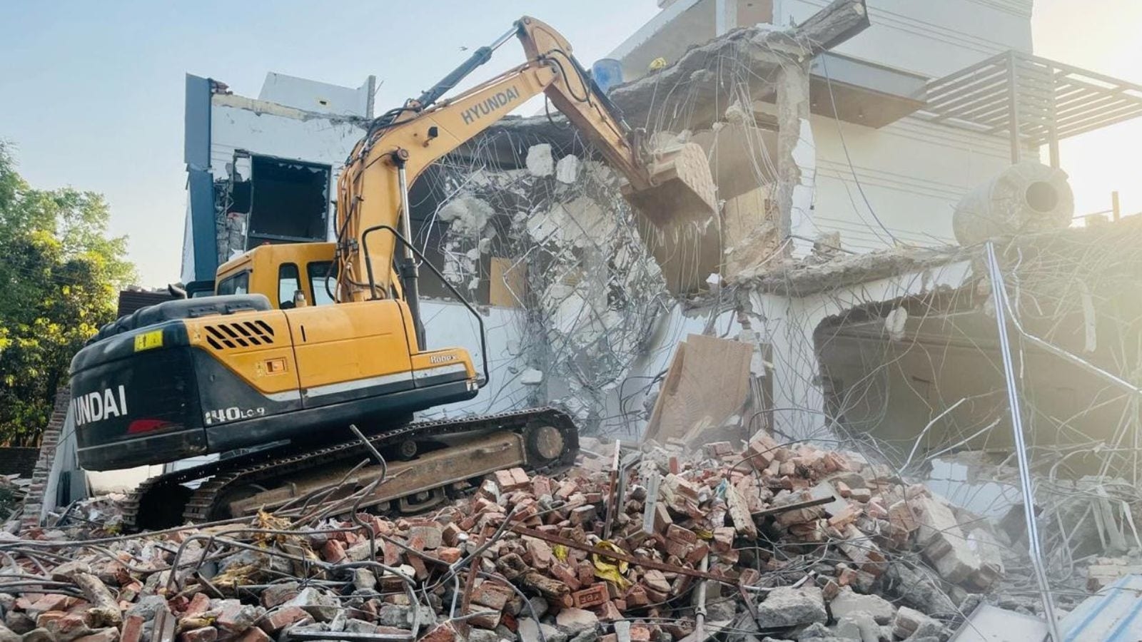 DDA carries out demolition drive in Sainik Farms following L-G's order