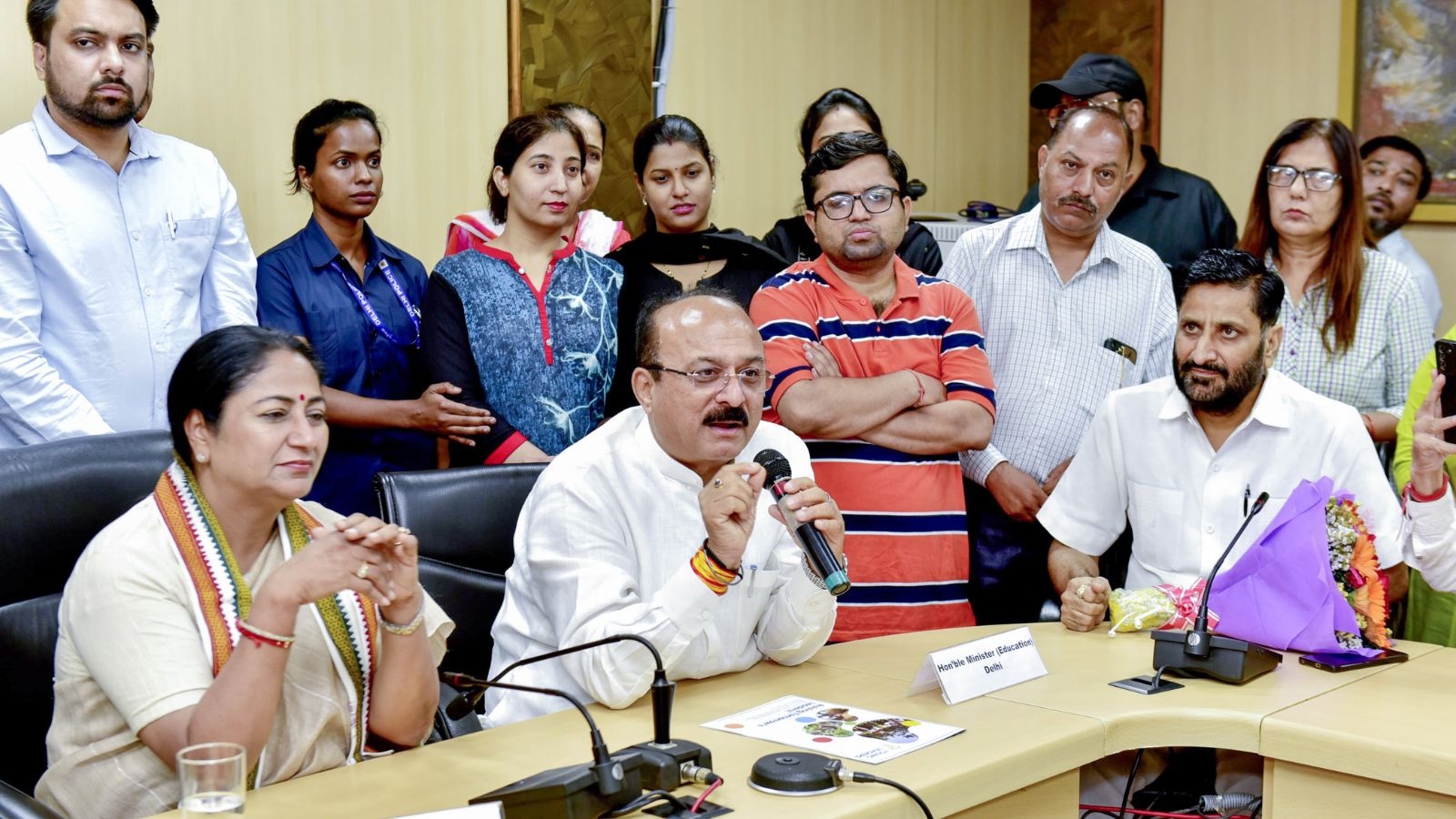 Parents meet Delhi CM, seek furrther discussion on issue of fee hike by private schools