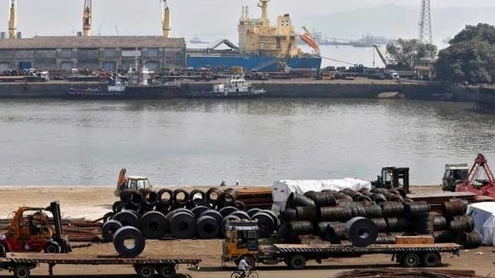 Kolkata Port launches night navigation on River Hooghly, significant increase in trade expected