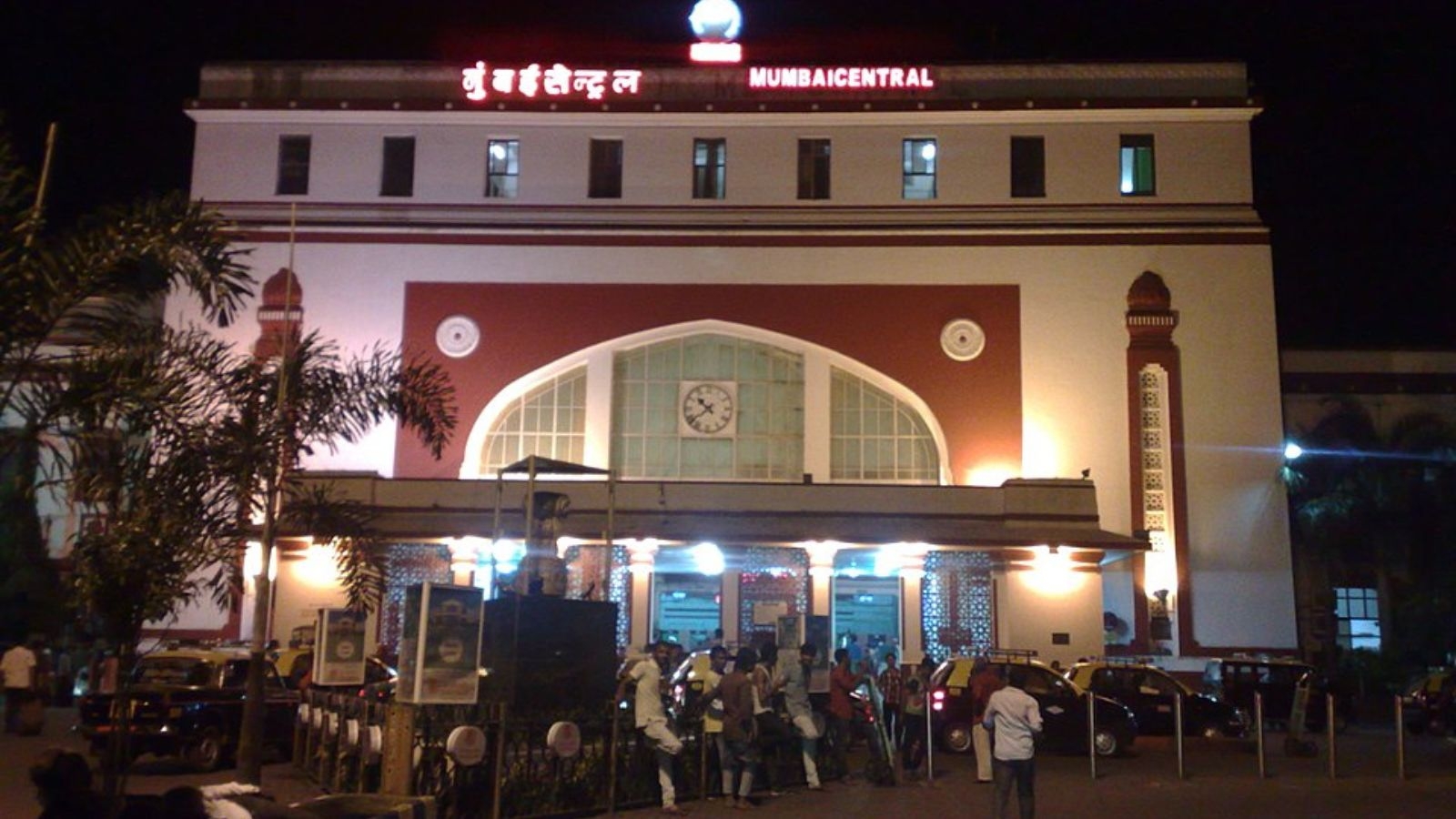 Coming soon at Mumbai Central: Railways' first digital lounge with workstations, here are its features