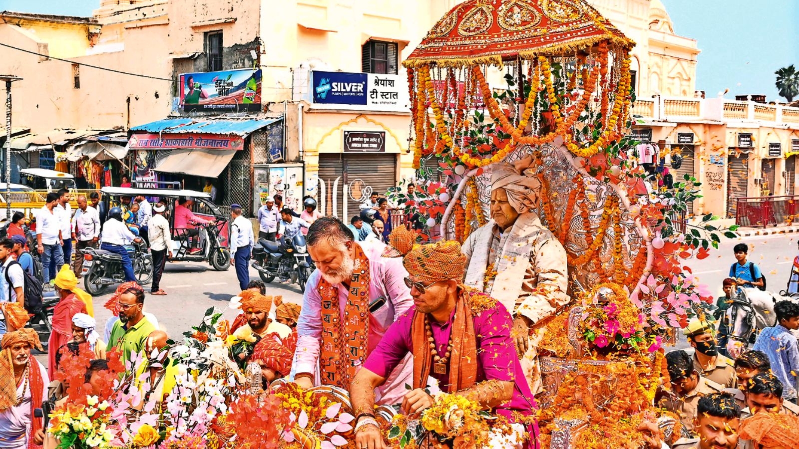 Ayodhya: Presiding seer of Hanuman Garhi steps out after centuries to visit Ram Temple