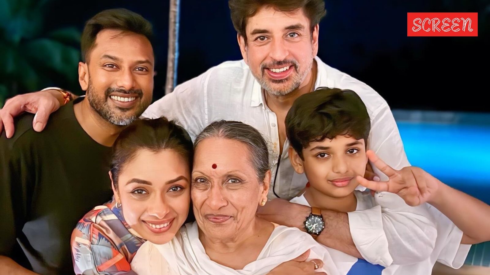 Anupamaa actor Rupali Ganguly's brother and mother dance on Stree's ‘Kamariya', leave Kriti Sanon and Farah Khan in awe. Watch