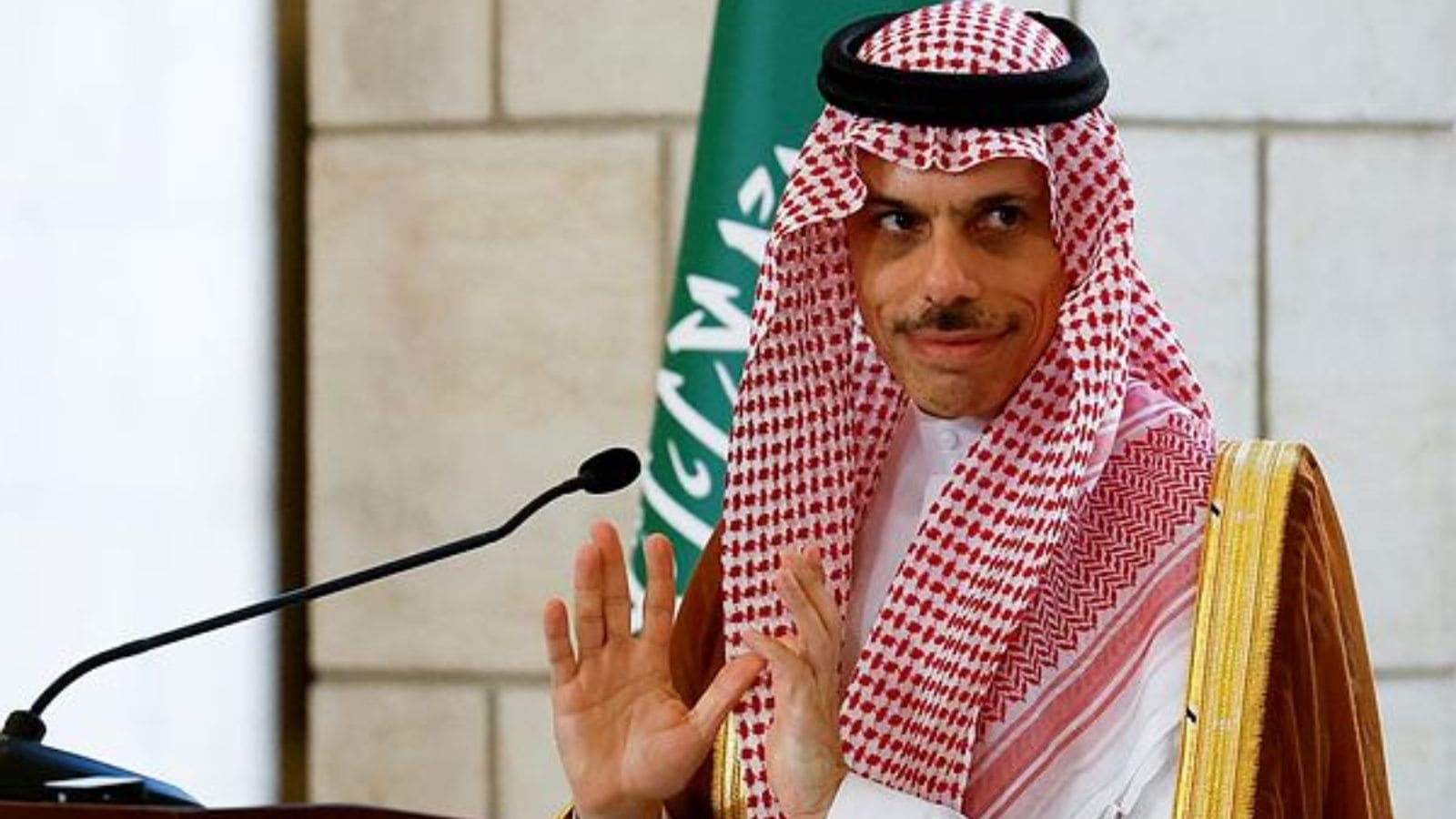 Saudi Arabia and Qatar to support salaries of Syrian state workers